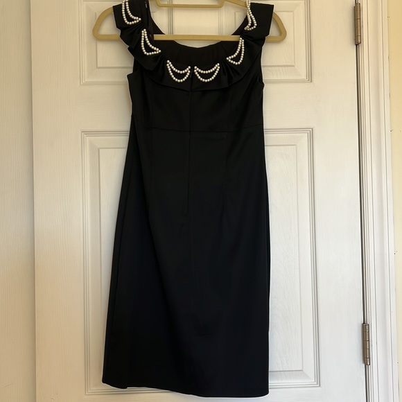 Simple, elegant black dress - Picture 4 of 4